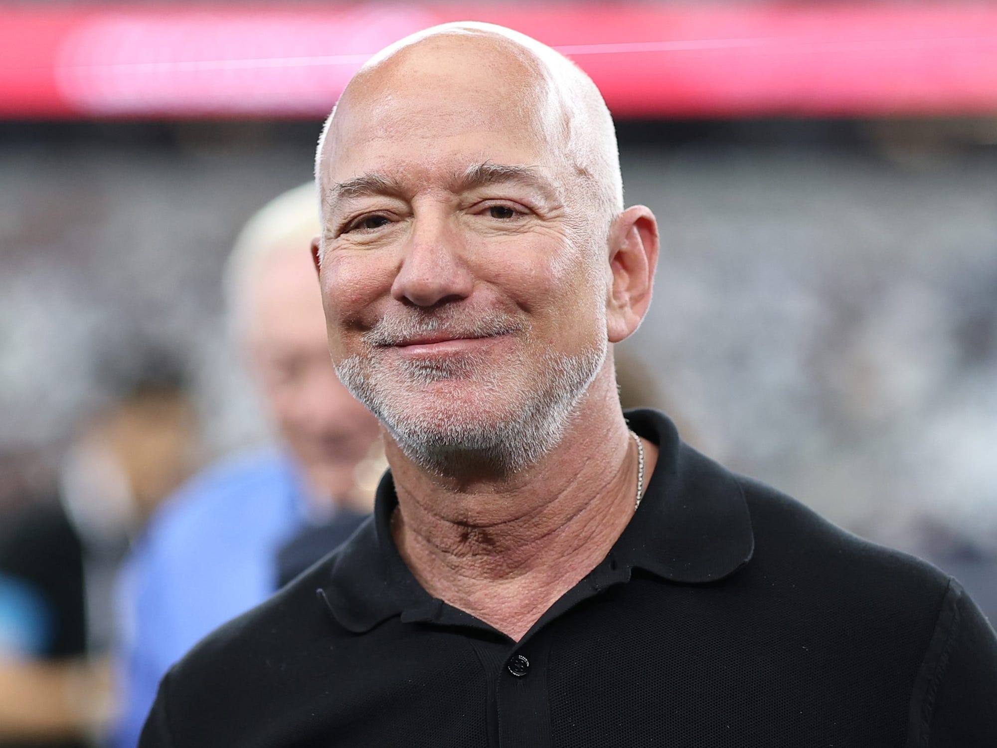 Jeff Bezos dự báo AI giúp giảm tuần làm việc , mỗi gia đình một người đi làm - Ảnh 1. Jeff Bezos dự báo AI giúp giảm tuần làm việc , mỗi gia đình một người đi làm - Ảnh 1.
