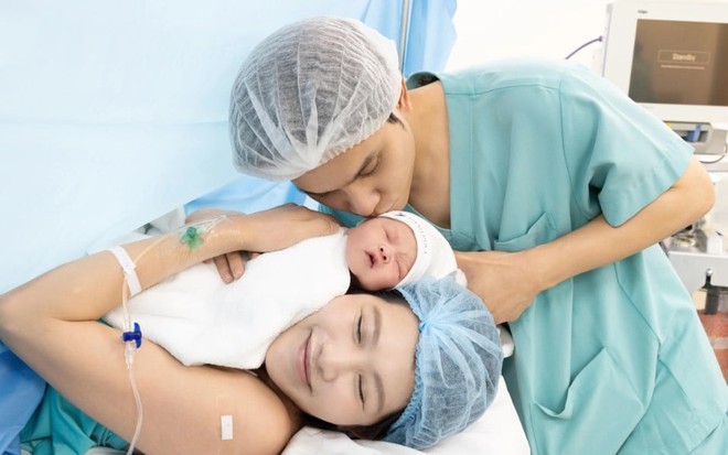 Á hậu Vbiz cưới chủ tịch Hotel Colline, sinh con trai 6 tháng tuổi giống bố y đúc- Ảnh 9.