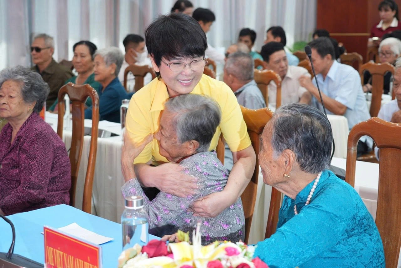 Bà Phạm Thu Hương lần đầu lên tiếng về Quỹ hơn 46.000 tỷ đồng của Vingroup, giúp đỡ hàng nghìn người VN - Ảnh 4.