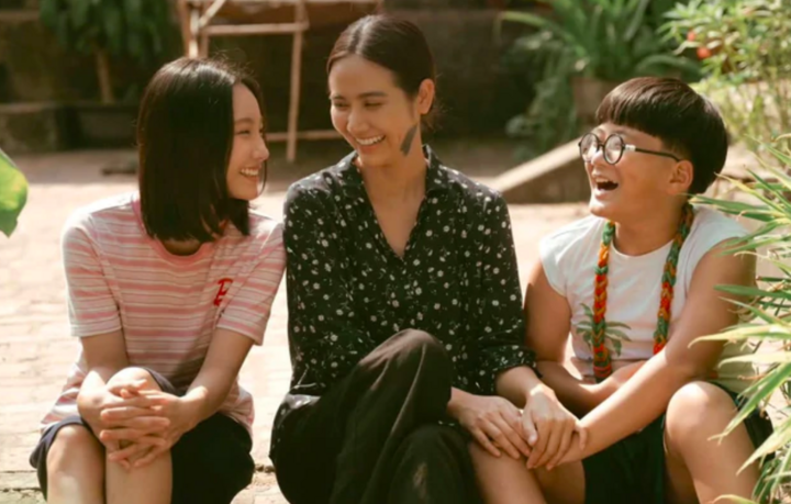 Mỹ nh&acirc;n phim giờ v&agrave;ng: Ngo&agrave;i đời sang chảnh, l&ecirc;n phim khắc khổ kh&ocirc;ng nhận ra - Ảnh 1.
