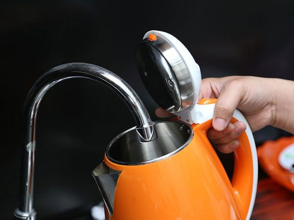 5 Lời khuyên hữu ích cho gia đình sử dụng ấm siêu tốc an toàn và hiệu quả - Ảnh 1. 5 Lời khuyên hữu ích cho gia đình sử dụng ấm siêu tốc an toàn và hiệu quả - Ảnh 1.