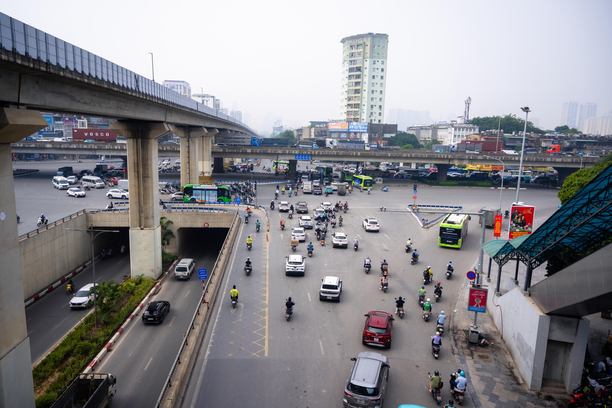 Cảnh tượng giao thông Hà Nội thông thoáng hơn Sau thông xe Vành đai 2 , 5 - Ảnh 12.
