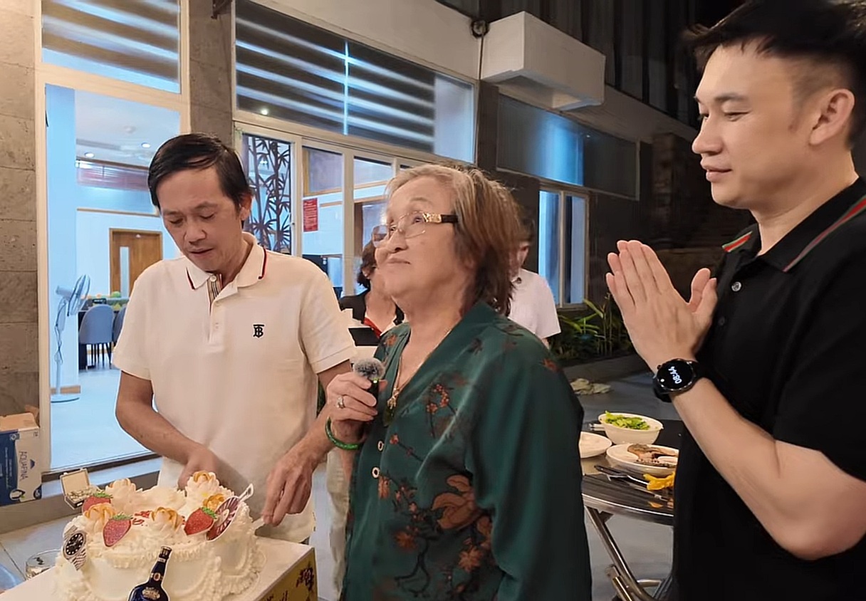 T&igrave;nh h&igrave;nh mẹ ruột Ho&agrave;i Linh sau khi cả nh&agrave; cuống cuồng gọi b&aacute;c sĩ - Ảnh 1.