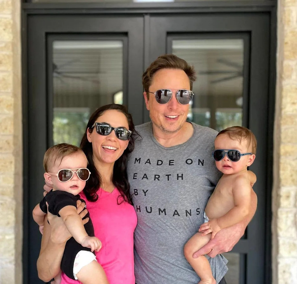 Cô con gái 4 tuổi của Elon Musk gây sốt với khoảnh khắc dễ thương trong buổi họp online - Ảnh 3. Cô con gái 4 tuổi của Elon Musk gây sốt với khoảnh khắc dễ thương trong buổi họp online - Ảnh 3.
