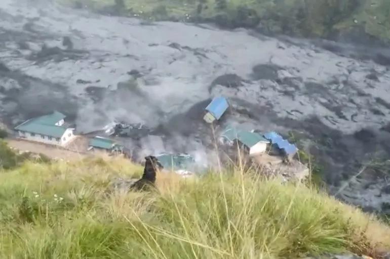 Người dân Nepal kể cảnh lũ quét cuốn phăng nhà cửa - Ảnh 2. Người dân Nepal kể cảnh lũ quét cuốn phăng nhà cửa - Ảnh 2.
