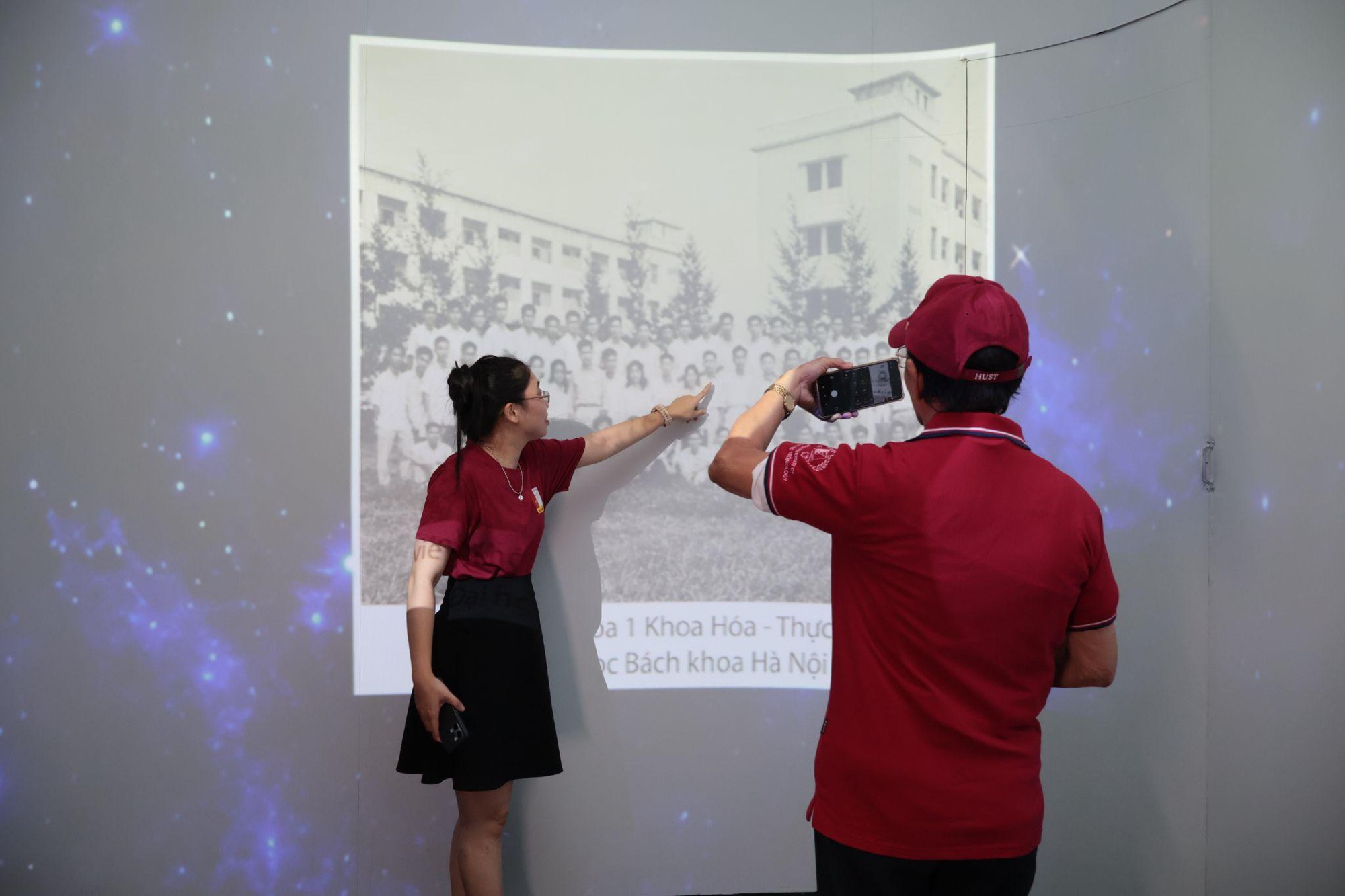 CETECH mang Projection Mapping 360° đến triển lãm 70 năm Đại học Bách khoa Hà Nội - Ảnh 1. CETECH mang Projection Mapping 360° đến triển lãm 70 năm Đại học Bách khoa Hà Nội - Ảnh 1.