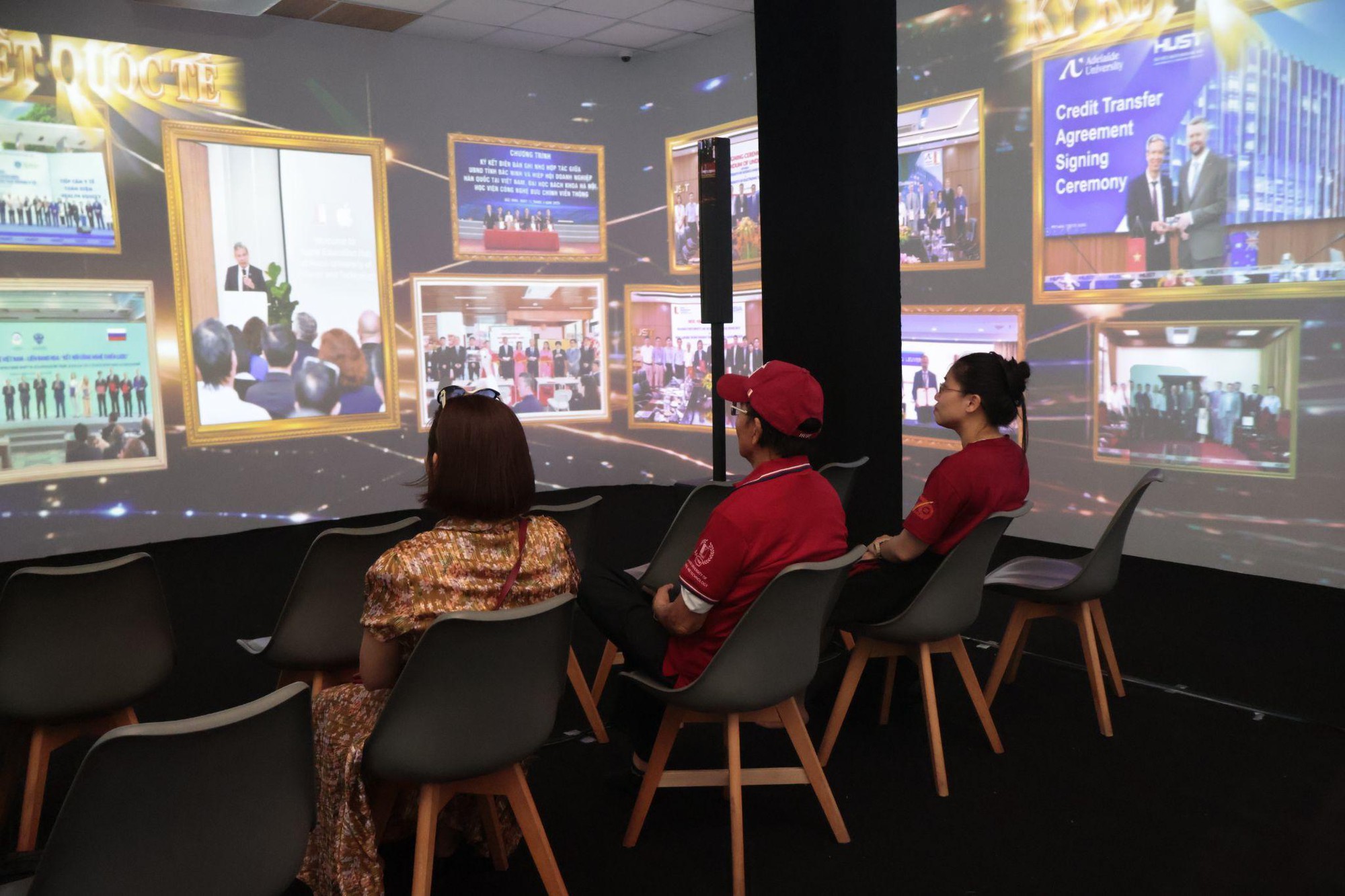 CETECH mang Projection Mapping 360° đến triển lãm 70 năm Đại học Bách khoa Hà Nội - Ảnh 3. CETECH mang Projection Mapping 360° đến triển lãm 70 năm Đại học Bách khoa Hà Nội - Ảnh 3.