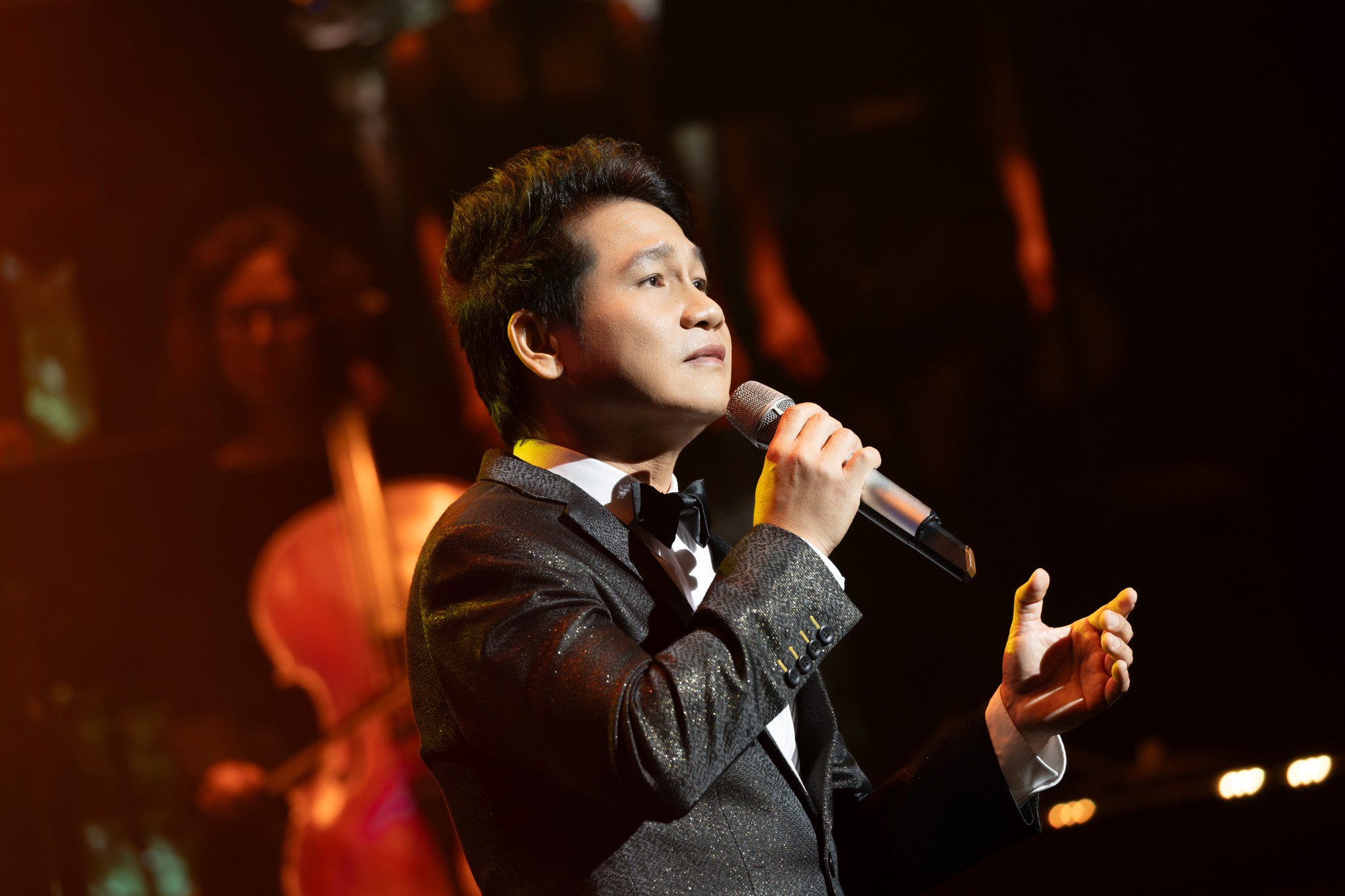 NSND Thanh Lam xin nhạc sĩ Phú Quang: "Hôm nay, hát Rock buồn, con xin chú được sốt 39 độ" - Ảnh 2. NSND Thanh Lam xin nhạc sĩ Phú Quang: "Hôm nay, hát Rock buồn, con xin chú được sốt 39 độ" - Ảnh 2.