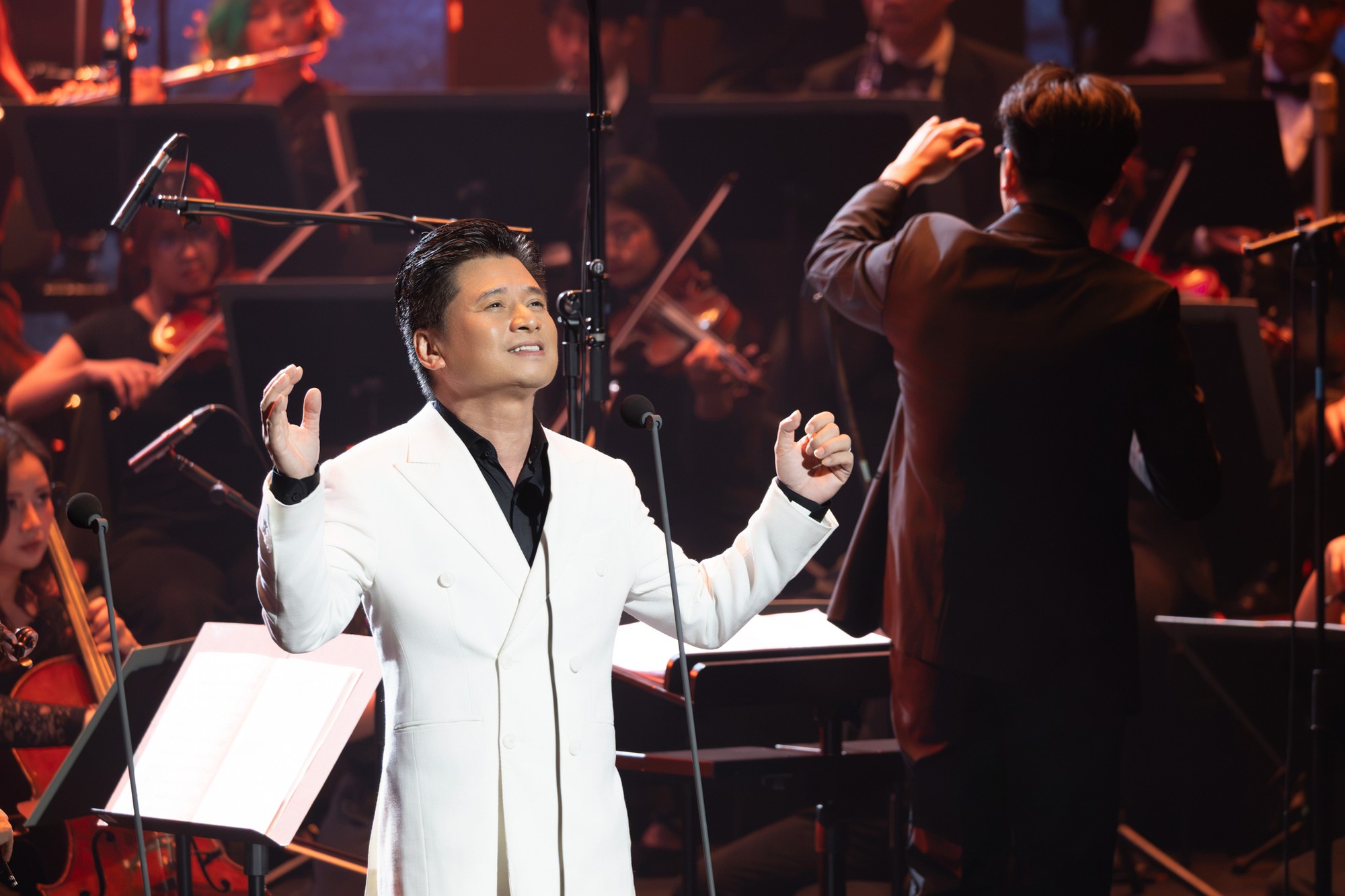 NSND Thanh Lam xin nhạc sĩ Phú Quang: "Hôm nay, hát Rock buồn, con xin chú được sốt 39 độ" - Ảnh 3. NSND Thanh Lam xin nhạc sĩ Phú Quang: "Hôm nay, hát Rock buồn, con xin chú được sốt 39 độ" - Ảnh 3.