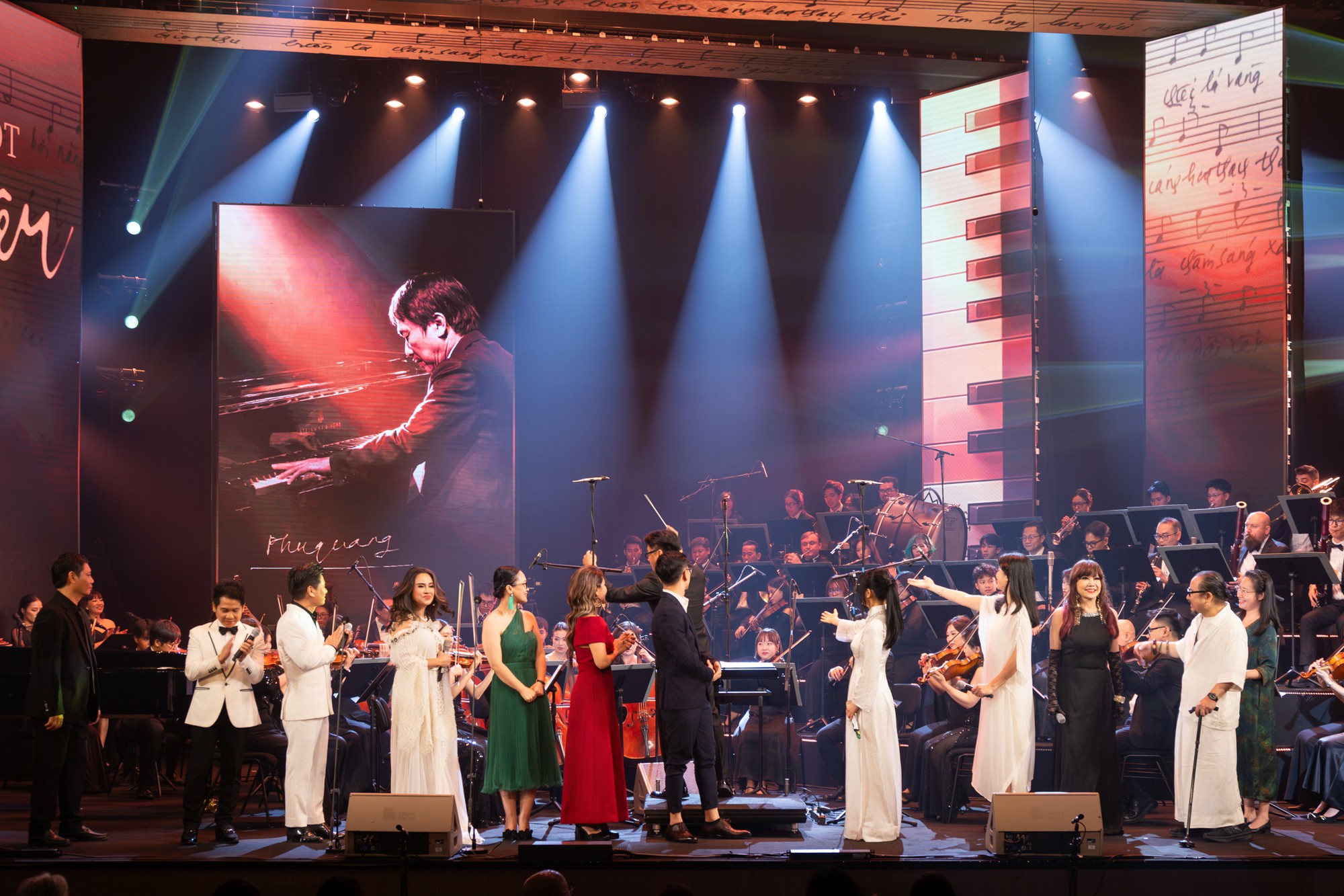 NSND Thanh Lam xin nhạc sĩ Phú Quang: "Hôm nay, hát Rock buồn, con xin chú được sốt 39 độ" - Ảnh 4. NSND Thanh Lam xin nhạc sĩ Phú Quang: "Hôm nay, hát Rock buồn, con xin chú được sốt 39 độ" - Ảnh 4.