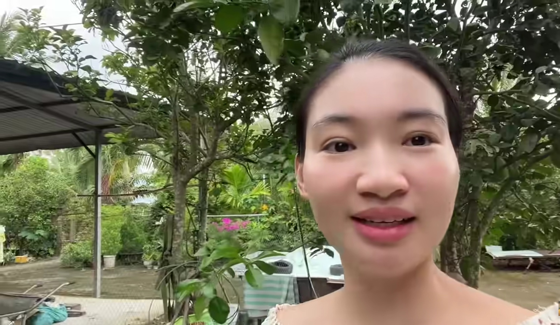Tiết Cương đi Mỹ , Ngọc Thưởng ôm con về quê: Cuộc sống bình dị và hạnh phúc - Ảnh 1. Tiết Cương đi Mỹ , Ngọc Thưởng ôm con về quê: Cuộc sống bình dị và hạnh phúc - Ảnh 1.