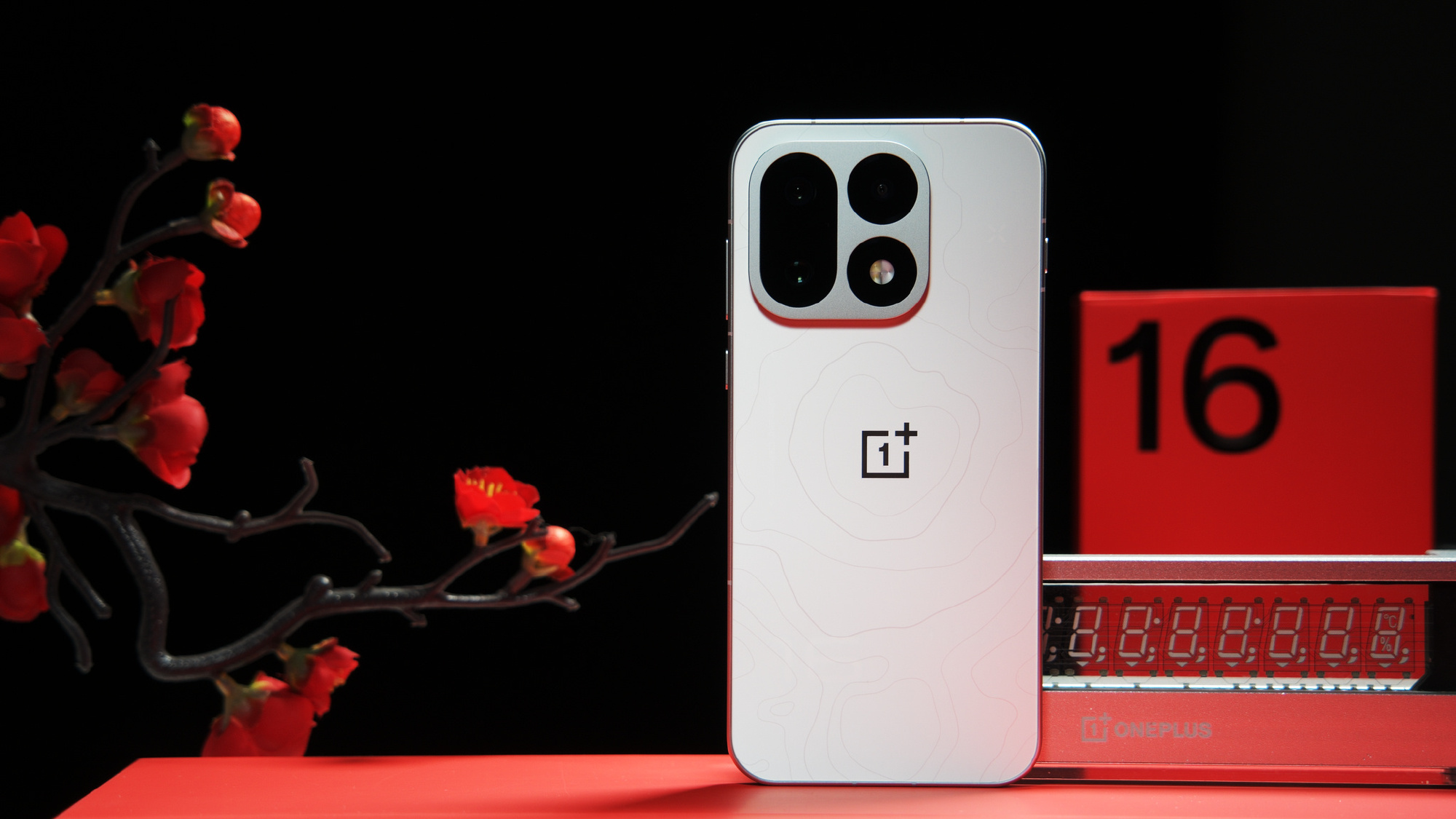 OnePlus 16 ra mắt với Snapdragon 8 Elite , pin 9000mAh và giá từ 20 triệu - Ảnh 1. OnePlus 16 ra mắt với Snapdragon 8 Elite , pin 9000mAh và giá từ 20 triệu - Ảnh 1.