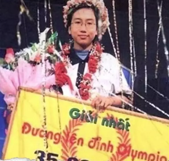 Ai l&agrave; Qu&aacute;n qu&acirc;n đầu ti&ecirc;n trong lịch sử Đường L&ecirc;n Đỉnh Olympia? - Ảnh 2.