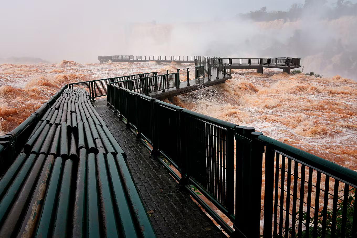 Thác nước Iguazu cuồn cuộn năm 2026 với hơn 12 triệu lít nước đổ xuống mỗi giây - Ảnh 5.