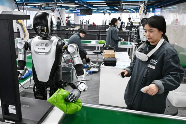 Nghề huấn luyện robot tại Trung Quốc: Lợi nhuận và nỗi lo bị cướp chén cơm - Ảnh 2.
