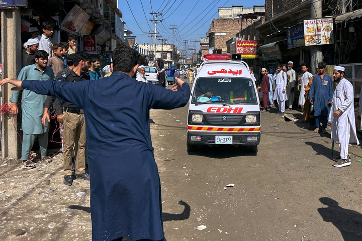 Sập m&aacute;i trường học ở Pakistan 2026: Thảm kịch khiến 33 người thiệt mạng - Ảnh 2.