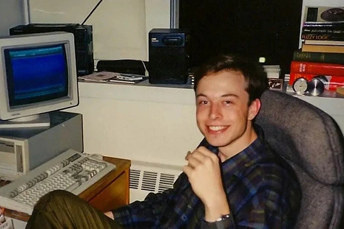 Qu&aacute; khứ của Elon Musk: H&agrave;nh tr&igrave;nh Từ cậu b&eacute; bị bắt nạt đến tỷ ph&uacute; c&ocirc;ng nghệ - Ảnh 3.