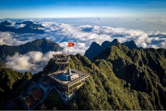 Phát hiện đỉnh núi cao 3.143 m ở Việt Nam, từng lạnh -8°C, mùa đông nhìn như một góc châu Âu - Ảnh 1.