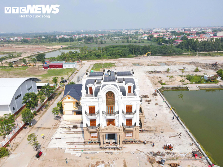 Biệt thự 4 tầng ở Bắc Ninh di dời nhà 200m thành công Sau 2 tháng thi công - Ảnh 1.