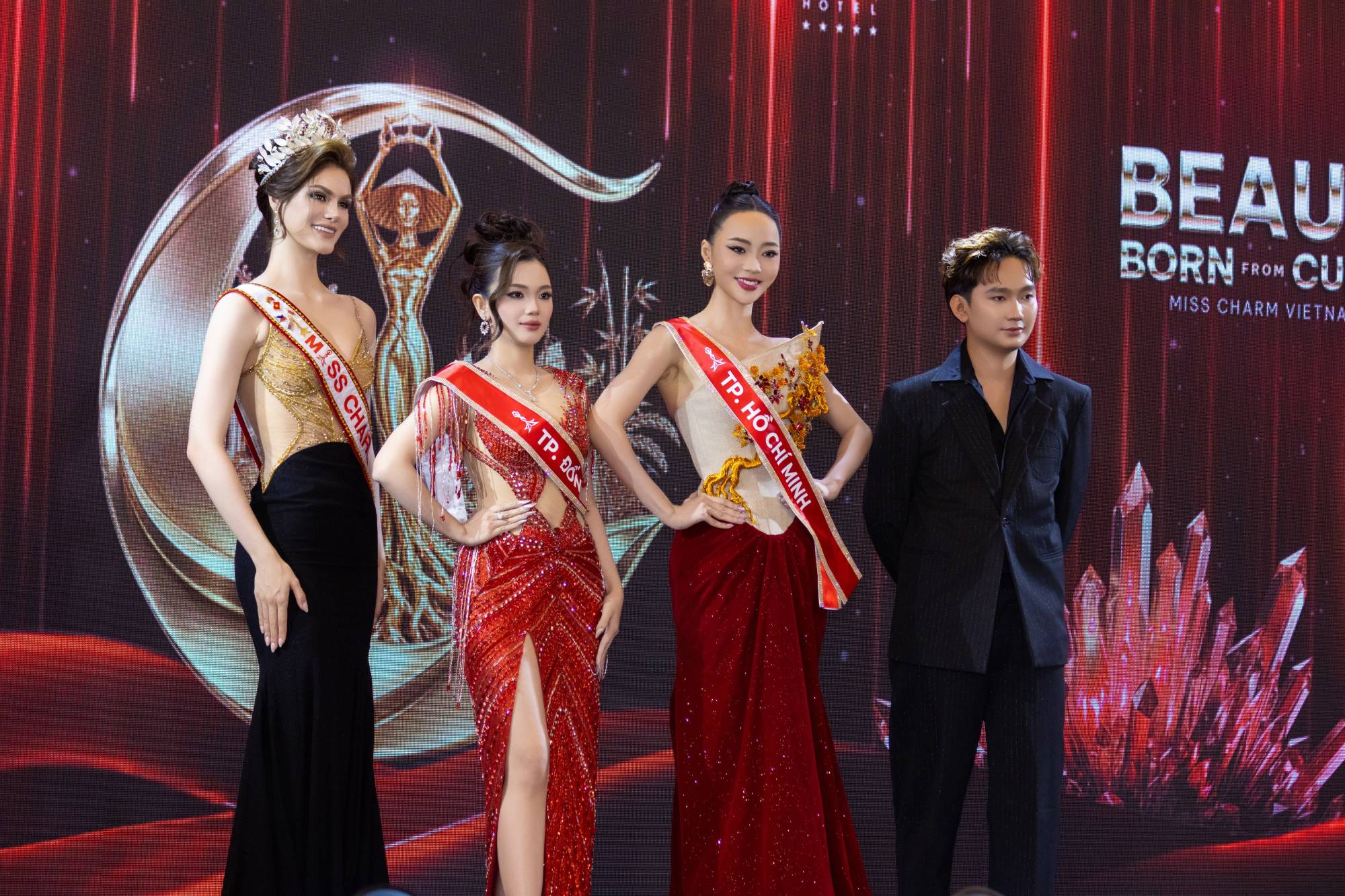 Top 23 Miss Charm Vietnam nhận sash, lộ diện trước truyền thông - Ảnh 2.