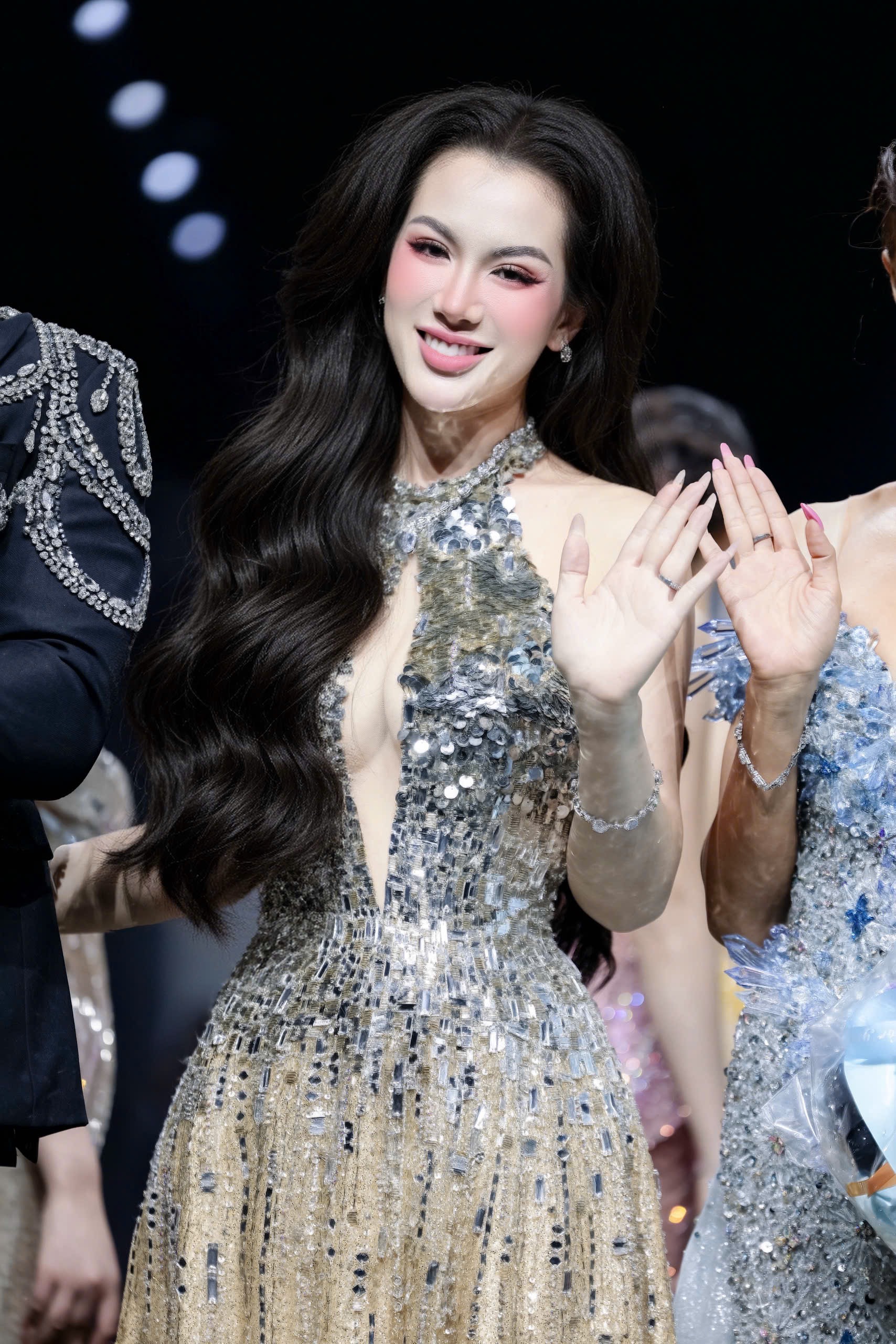 Jennifer Ly mang Jennifer Ly mang