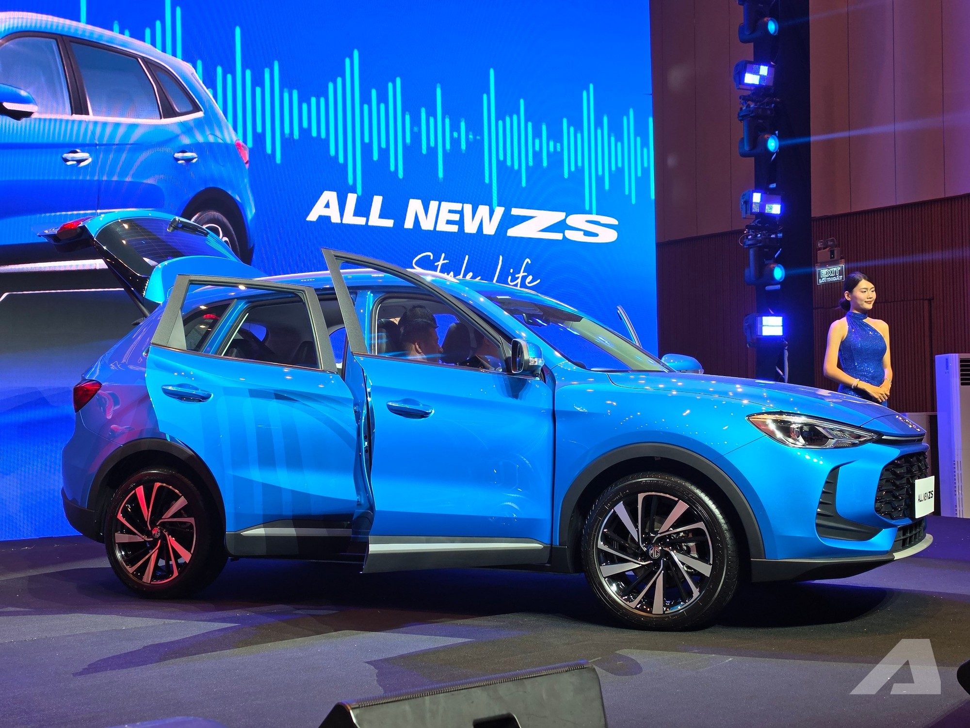 Chi tiết MG ZS thế hệ mới ra mắt Việt Nam: Giá 668 triệu đồng, máy hybrid 197 mã lực, nhiều trang bị đáng chú ý - Ảnh 1.