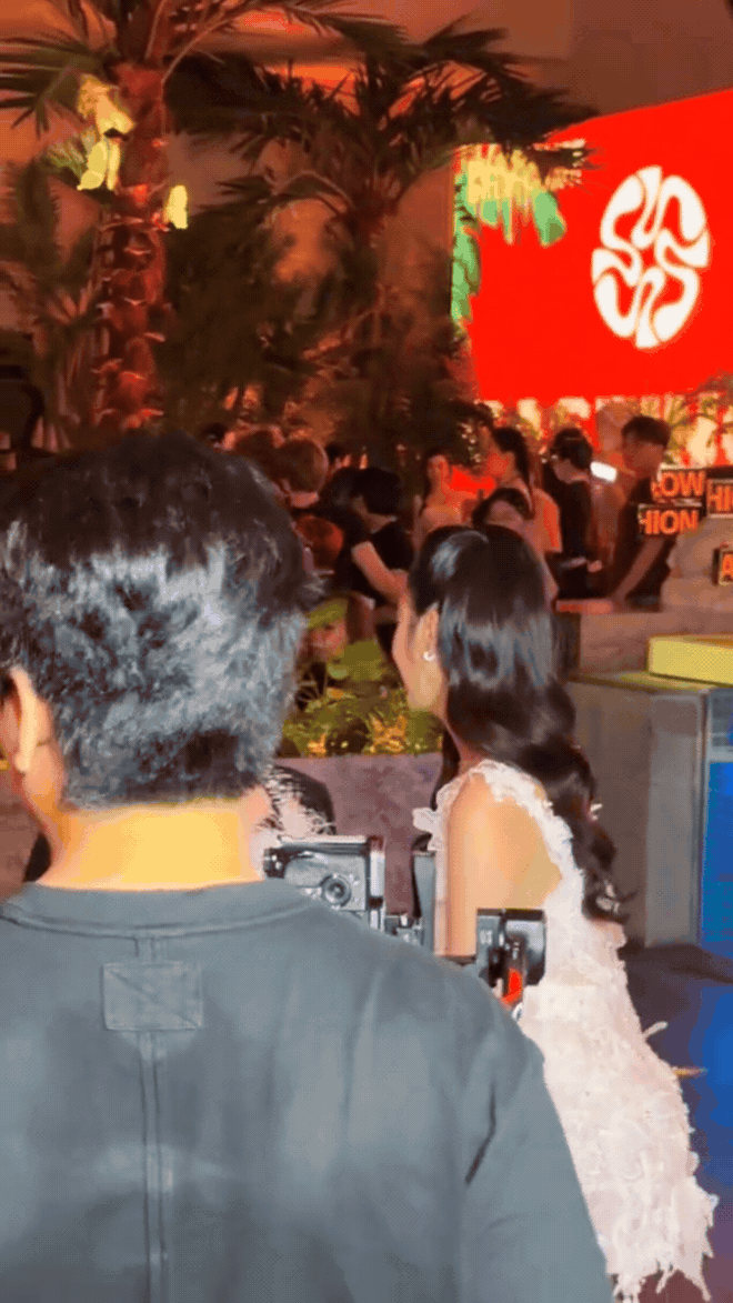 “Dâu hào môn” Midu diện đầm giấu dáng, nghi vấn có tin vui ở tuổi 37 - Ảnh 1.