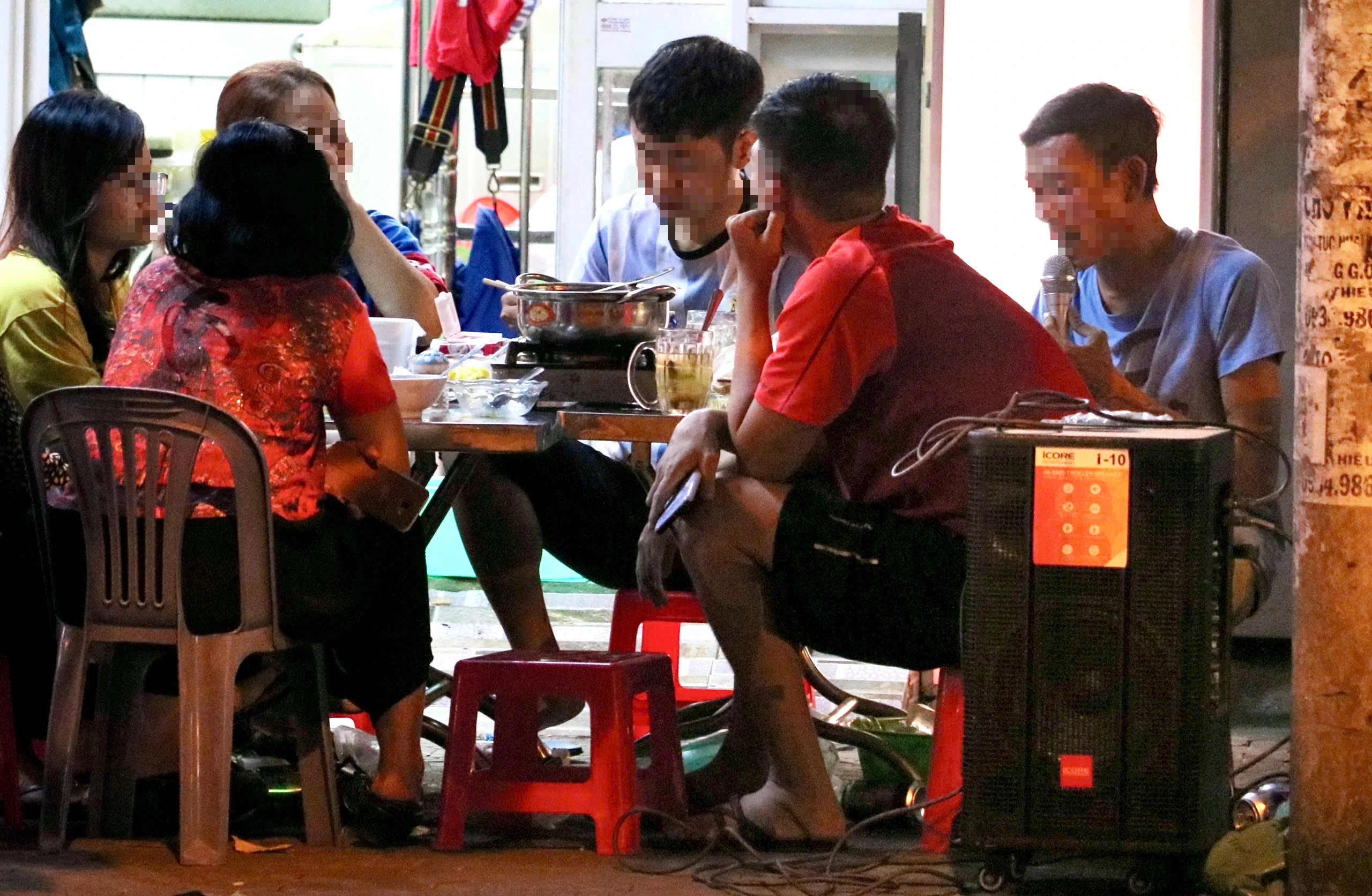 Giải ph&aacute;p chống ồn hiệu quả khi h&agrave;ng x&oacute;m h&aacute;t karaoke - Ảnh 1.