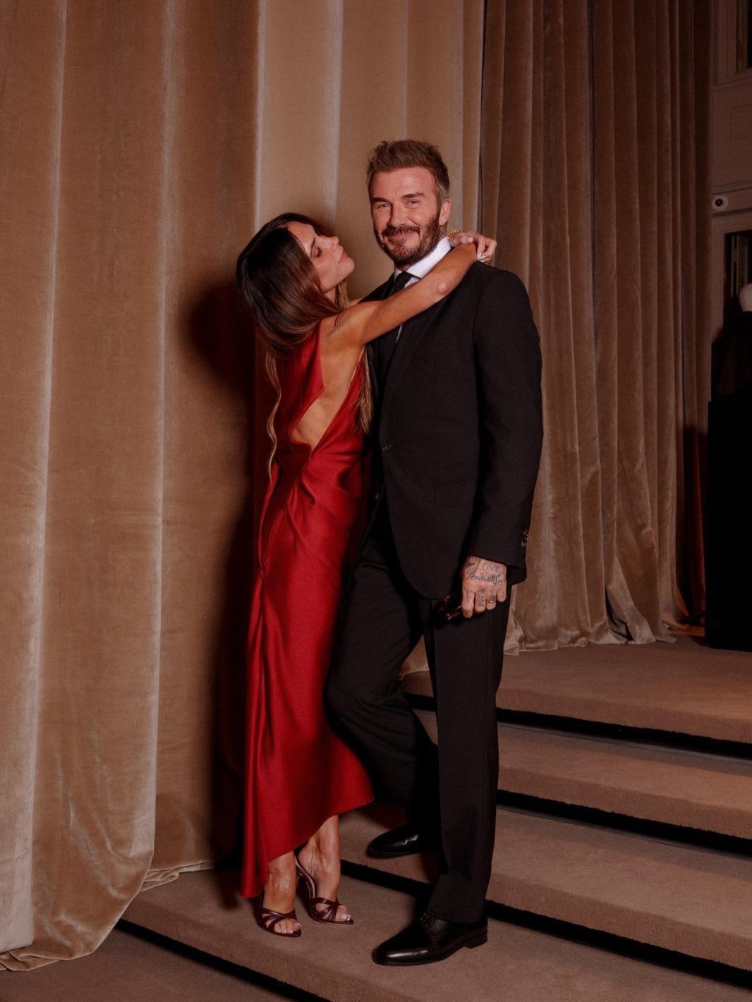 Victoria Beckham và David Beckham tại sự kiện thời trang: Cặp đôi nổi tiếng và sexy - Ảnh 2.