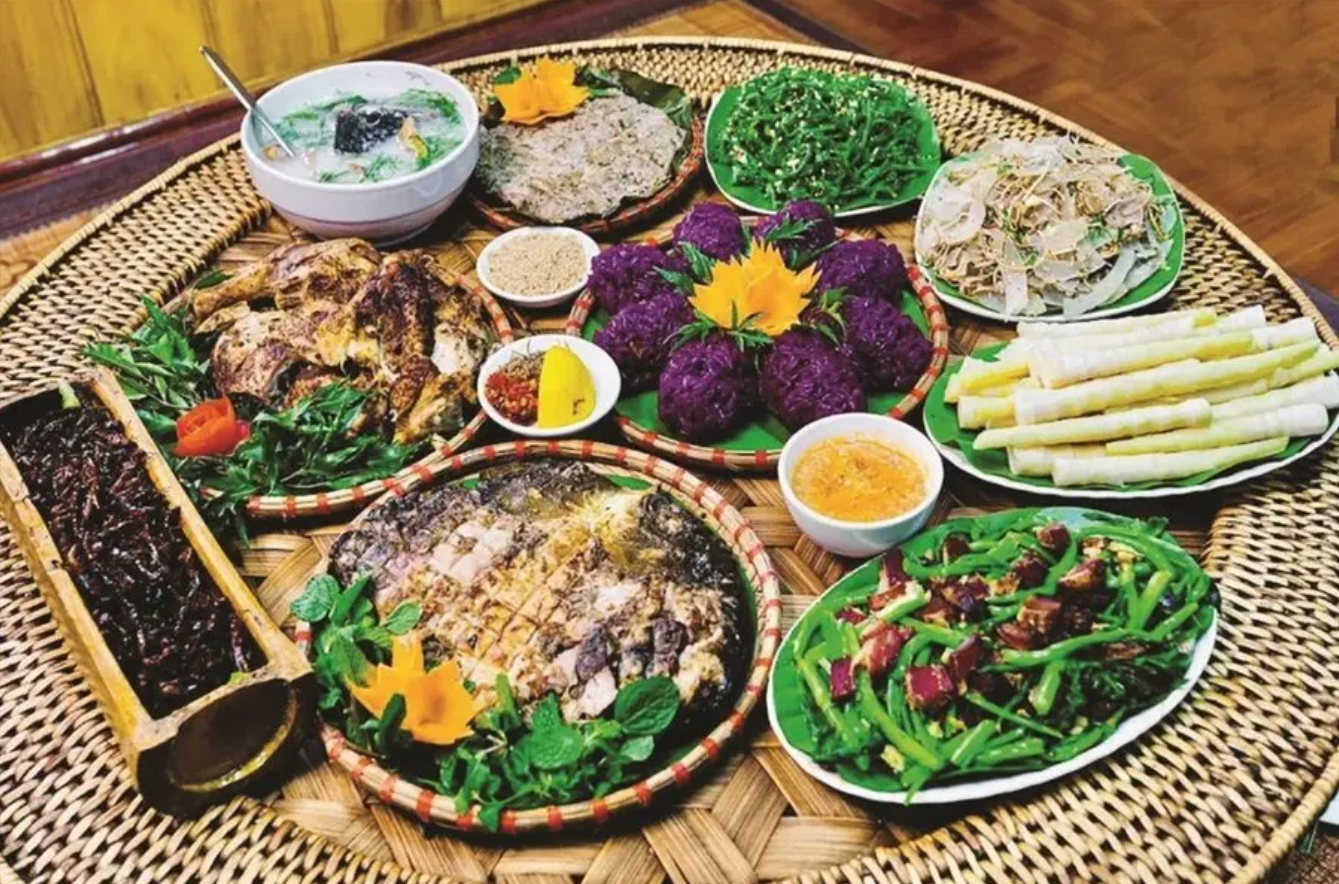 Phát hiện đỉnh núi cao hơn 1.500m ở Việt Nam, từng lạnh dưới 0°C, cây cối phủ trắng băng giá như trời Âu - Ảnh 4.