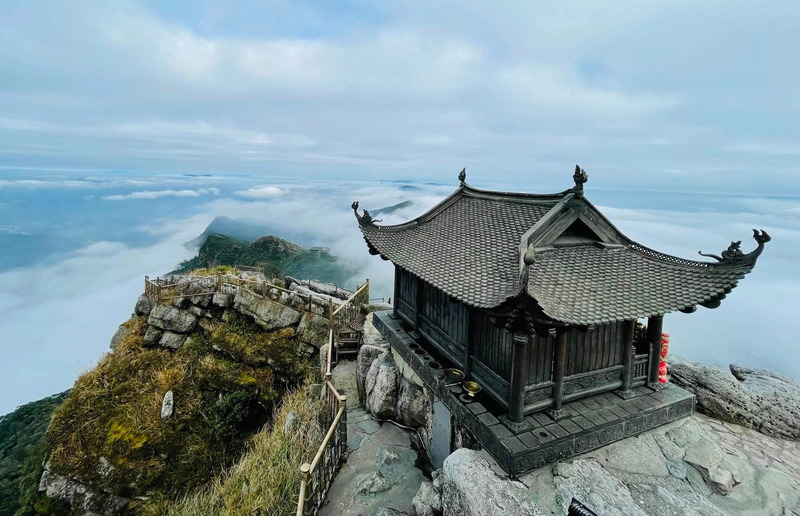 Việt Nam có ngọn núi nơi một vị vua từ bỏ ngai vàng để lên tu, nay đã là Di sản Thế giới được UNESCO ghi danh - Ảnh 1.