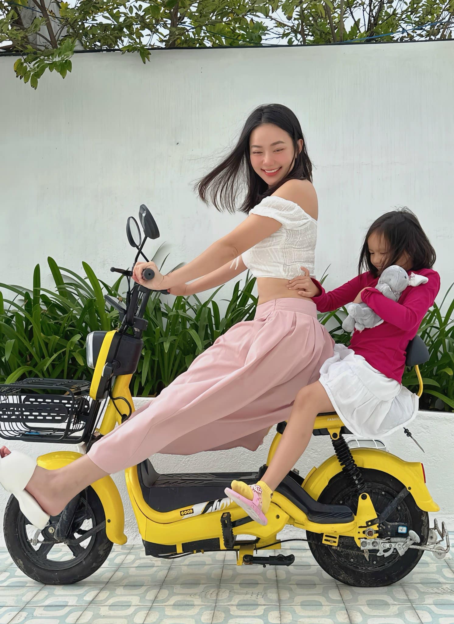 Phan Như Thảo lấy chồng đại gia hơn 26 tuổi, con gái sở hữu đôi chân dài, gương mặt giống ba y đúc- Ảnh 2.