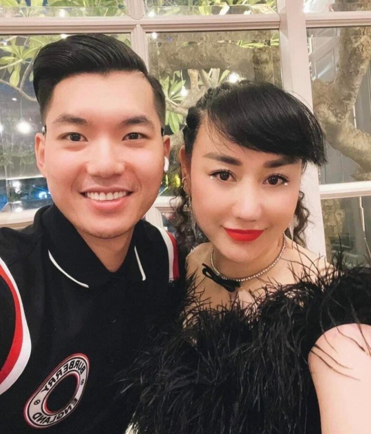 Nam nghệ sĩ SN 1991 quê TP.HCM bỏ showbiz ra Hà Nội lấy vợ hơn 15 tuổi: 