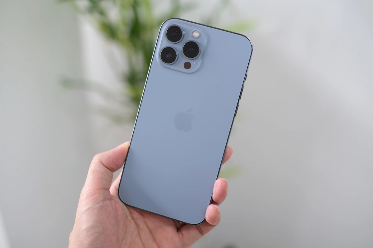 IPhone 13 Pro Max giảm giá sốc hơn 20 triệu đồng sau khi iPhone 18 ra mắt - Ảnh 2.
