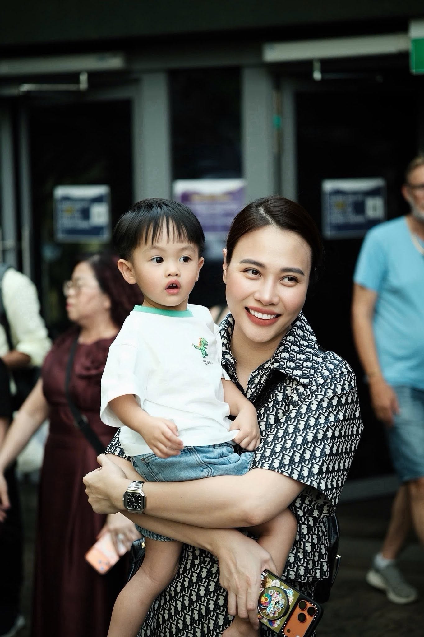 Đ&agrave;m Thu Trang đ&aacute;p trả b&igrave;nh luận về con trai v&agrave; khẳng định kh&ocirc;ng cho xem tivi nhiều - Ảnh 2.
