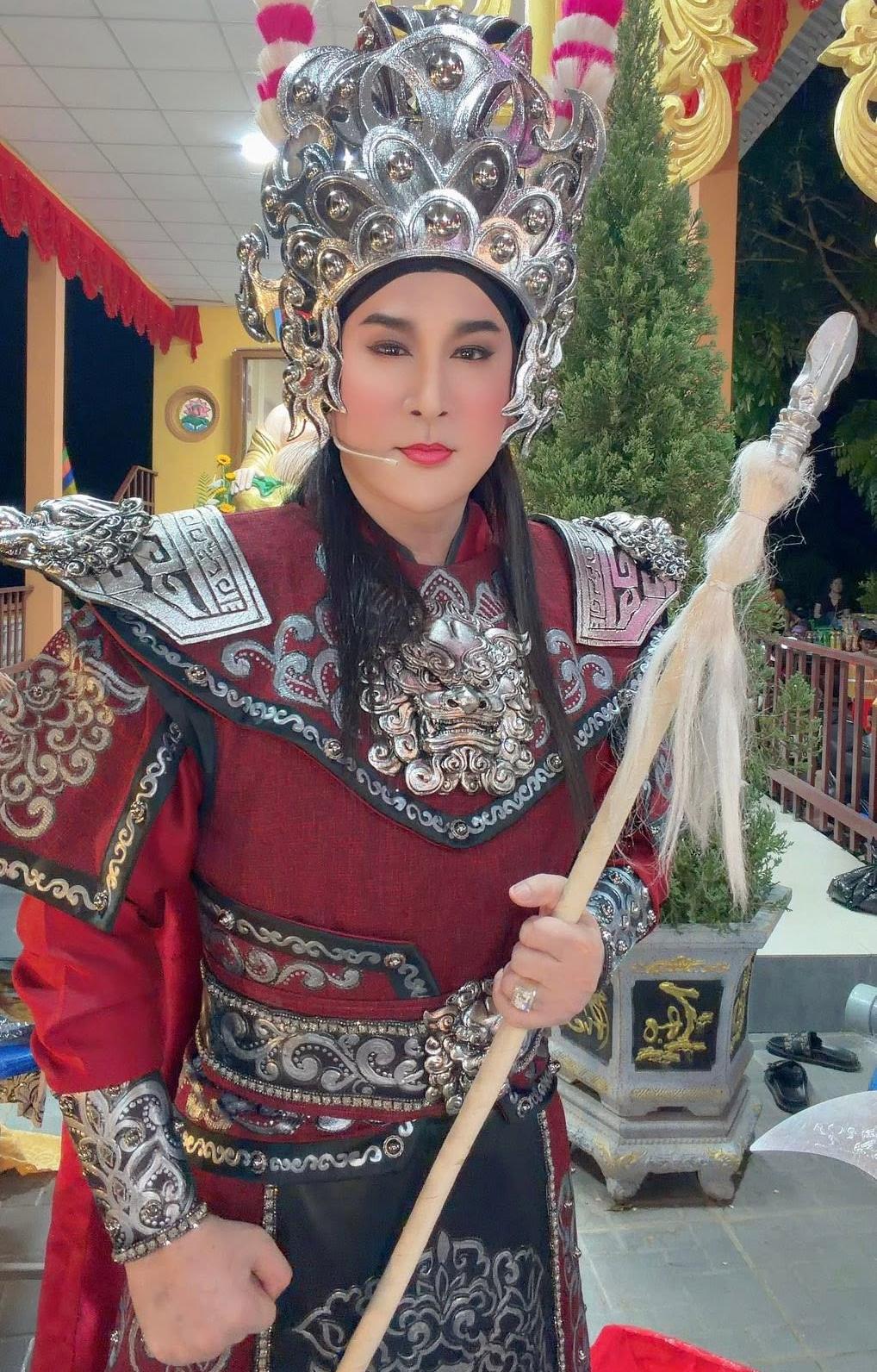Kim Tử Long Từ &ocirc;ng ho&agrave;ng cải lương đến chủ qu&aacute;n phở nổi tiếng ở Sư Vạn Hạnh - Ảnh 2.