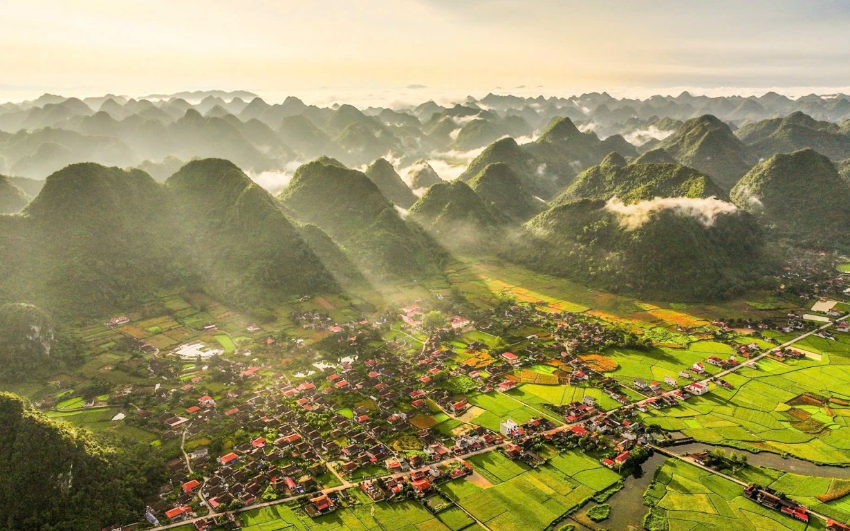 Phát hiện ngôi làng có hơn 400 căn nhà cùng quay một hướng: Cách Hà Nội 180 km và được thế giới vinh danh