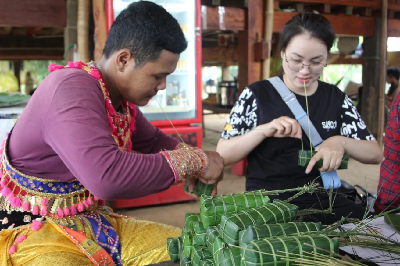 Làng văn hóa - Du lịch các dân tộc Việt Nam: Khám phá đời sống đa dạng 54 dân tộc - Ảnh 8. Làng văn hóa - Du lịch các dân tộc Việt Nam: Khám phá đời sống đa dạng 54 dân tộc - Ảnh 8.