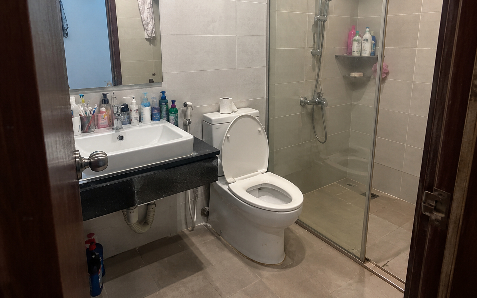 Tại sao nhiều gia đ&igrave;nh kh&ocirc;ng đặt lavabo trong nh&agrave; vệ sinh? giải ph&aacute;p hiệu quả 2026 - Ảnh 1.