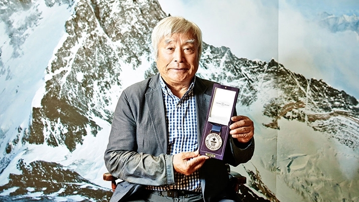 Người cao tuổi nhất chinh phục Everest: Kỷ lục đ&aacute;ng kinh ngạc của Yuichiro Miura - Ảnh 2.
