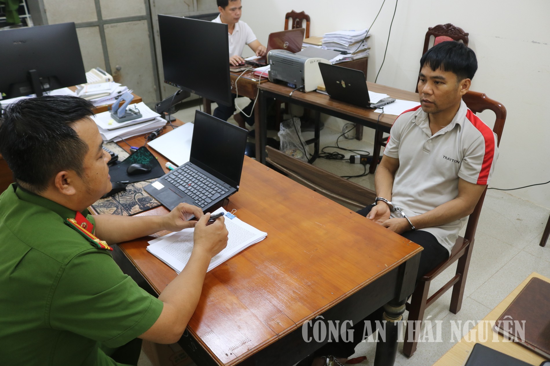 Điều tra vụ cướp tài sản 1 , 8 tỷ đồng tại Thái Nguyên năm 2026 - Ảnh 3. Điều tra vụ cướp tài sản 1 , 8 tỷ đồng tại Thái Nguyên năm 2026 - Ảnh 3.