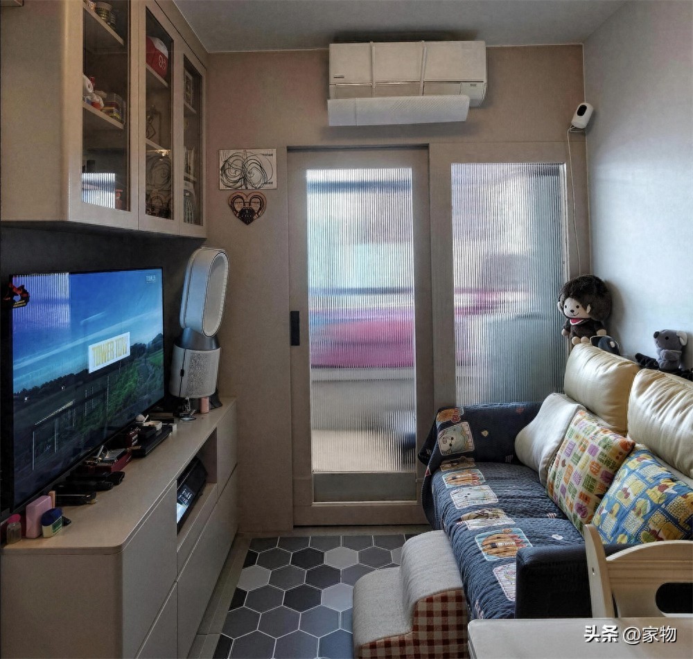 Cặp vợ chồng mới cưới Biến căn hộ 26 m&sup2; th&agrave;nh kh&ocirc;ng gian sống l&yacute; tưởng cho gia đ&igrave;nh - Ảnh 1.