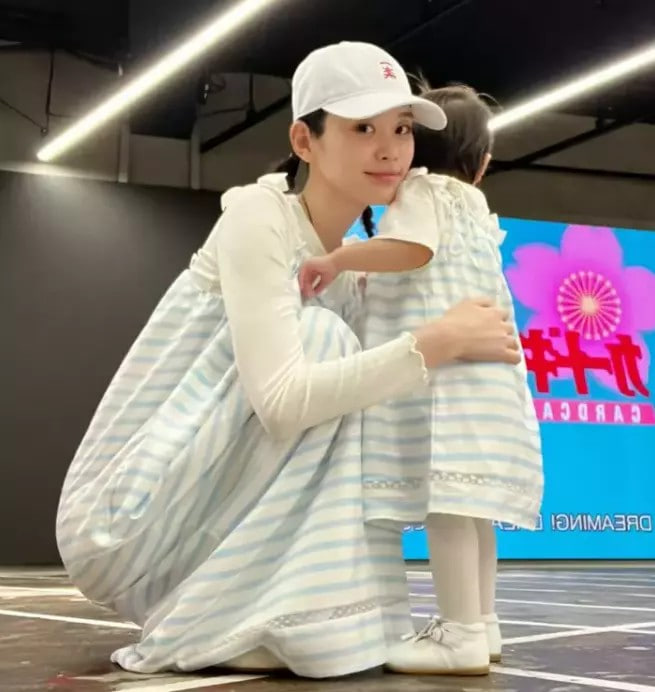 Hề Mộng Dao chi h&agrave;ng triệu mua t&uacute;i Herm&egrave;s cho con g&aacute;i 2 tuổi g&acirc;y sốt 2026 - Ảnh 8.