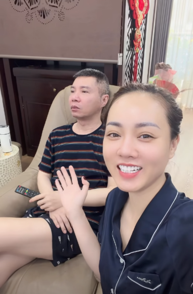 Phản ứng của NSND C&ocirc;ng L&yacute; khi bị ch&acirc;m chọc về khả năng giao tiếp - Ảnh 1.