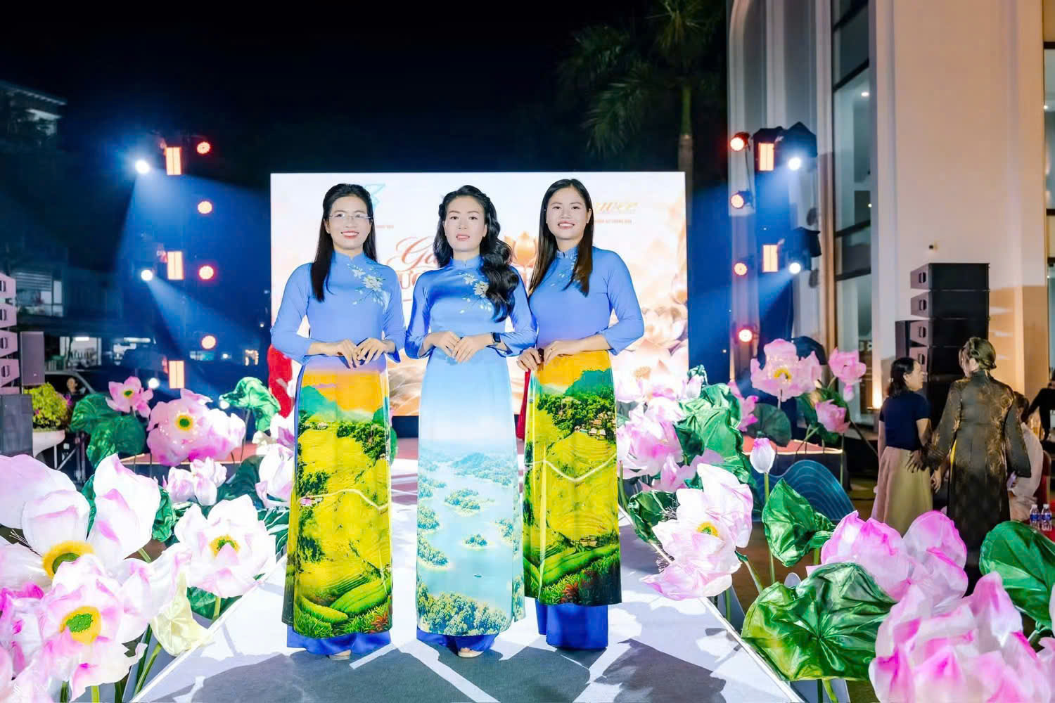 NTK Cao Thu Vân đưa danh thắng, biểu tượng xứ Thanh lên áo dài - Ảnh 2. NTK Cao Thu Vân đưa danh thắng, biểu tượng xứ Thanh lên áo dài - Ảnh 2.