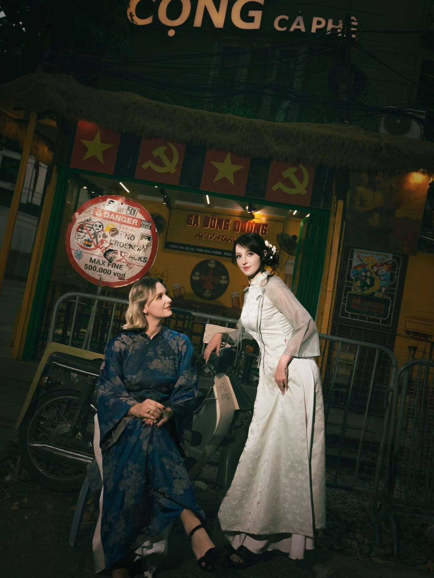 Gallery - Du khách Đức diện áo dài “đi lạc” vào phố đường tàu, khoe loạt ảnh đẹp như phim - image 3