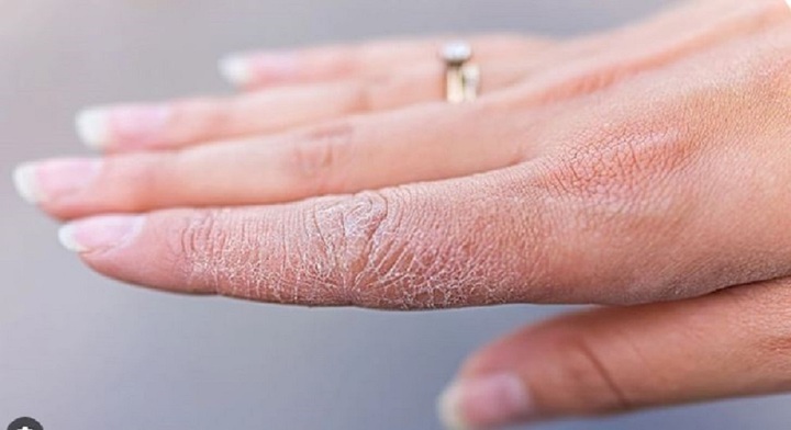 C&aacute;ch biến muối v&agrave; kem đ&aacute;nh răng th&agrave;nh chất tẩy rửa cực kỳ hiệu quả - Ảnh 1.