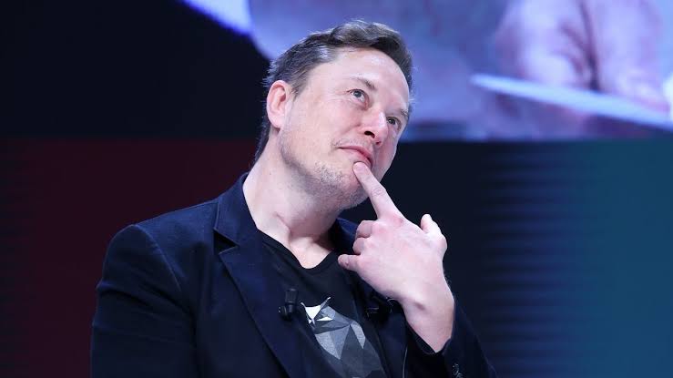 Elon Musk tuyên chiến với 