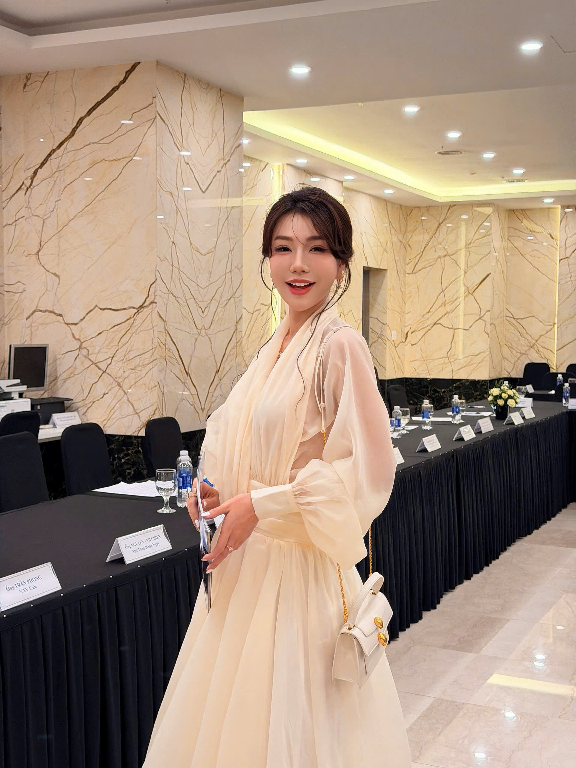 MC xinh đẹp Hải Anh nói về sự hoàn hảo và sức hút của phụ nữ nhân dịp 20/10 - Ảnh 2. MC xinh đẹp Hải Anh nói về sự hoàn hảo và sức hút của phụ nữ nhân dịp 20/10 - Ảnh 2.