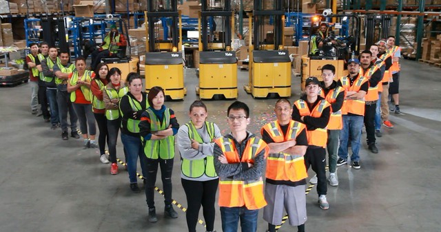 Phát hiện nam sinh khởi nghiệp từ năm 20 tuổi bằng những mặt hàng có giá chưa đến 4.000 đồng, 9 năm sau sở hữu tập đoàn quốc tế, tài sản gần 38.000 tỷ đồng - Ảnh 4.